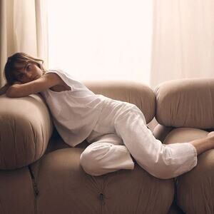 AMO Billie Mid Rise Straight Leg Jeans Alabaster White Cotton Size 26 USA